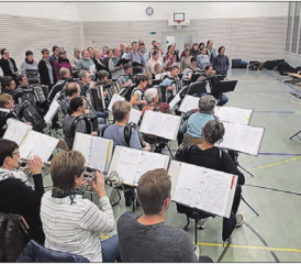 Es wird fleissig geübt: Am 6. und 7. Dezember treten Handharmonika-Club. MG und Chor nacheinander und gemeinsam auf. (Bild: zVg.)