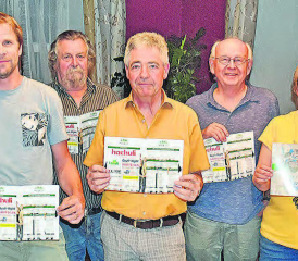 Das OK-Team der KÖGA mit den Flyern: Markus Bircher, Christoph Widmer, Franz Auchli, OK-Präsident Klaus Reihlen, Geri und Reni Heiniger sowie Hanspeter Brunner (v. l.) Nicht abgebildet Claudia Sommerhalder und Anna Müller. (Bild aw.)