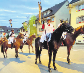 Der 513. Auffahrtsumritt: Start um 5.30 im Flecken, Zwischenhalt bei der Wendelinskapelle in Witwil. (Bilder: kho)