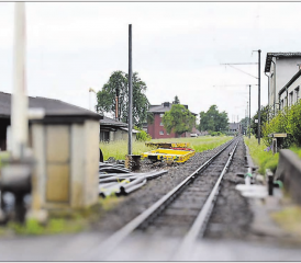 Bahnstrecke zwischen Leimbach und Reinach Nord: Wegen Totalumbaus vom Montag 6. Juli bis Sonntag 9.August vollständig unterbrochen. Es verkehren Bahnersatz-Busse. (Bild: mars.)