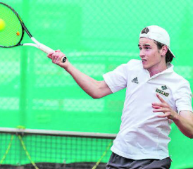 Noël Kunz vom TC Teufenthal verliert mit seinem Team gegen Lausanne-Sports 3:6. (Bild: Fabio Baranzini)