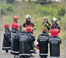 Übung bei der Feuerwehr Menziken: Die Kleinen wachsen schon noch in die Kleidung rein!