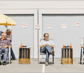 «Au Legände gönd i Ruhestand»: Die Schule Rickenbach verabschiedete sich von Walter Wey, Kilian Wigger und Matthias Estermann (v.l.). (Bild: zVg.)