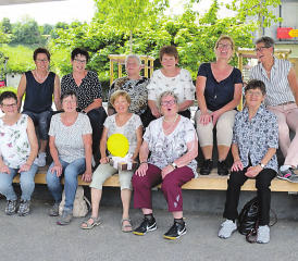 Eine aufgestellte Truppe: Die Frauen aus Leutwil genossen ihren Überraschungsausflug auf den Titlis. (Bild: zVg.)