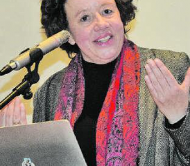 Kompetent in der Bibel: Pfarrerin Dörte Gebhard begleitete die Aussagen des Hausarztes. (Bilder: st.)