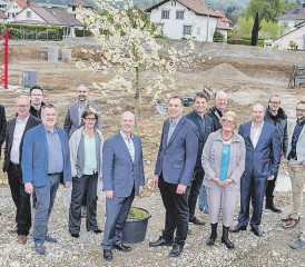 Der Spatenstich im Beisein der federführenden Personen ist Anfang Mai erfolgt: Der Baubeginn des Wendeparks wird mit einem blühenden Baum symbolisiert. (Bilder: zVg.)