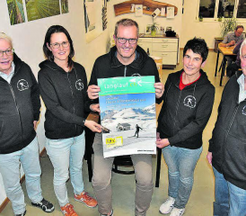 Der Vorstand des Langlaufvereins Kalthof-Wiliberg freut sich über die erfolgreiche Zusammenarbeit mit dem Verband Loipen Schweiz (von links): Vizepräsident Beat Buchwalder, Aktuarin Nicole Baumann, Präsident Raphael Nadler, Kassierin Susanne Aellig und der Loipenverantwortliche Bernhard Aeschbach. (Bild: aw.)