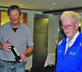 Stephan Koch wird für seine 25-jährige Mitgliedschaft geehrt. (Bild: zVg.)