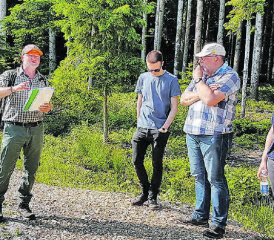 Schulinterne Weiterbildung der Sekundarschule Rickenbach: Max Thürig erzählt über die Entstehung des Heuberimoos, Schlierbach. (Bild: zVg.)