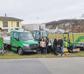 «Wir sind eine Arbeiterfamilie» Lavdim Selmani (2. von rechts mit Sohn Anik) hat mit Sämi Gartenbau AG ein Familienunternehmen gegründet und sich einen lang gehegten Wunsch erfüllt. (Bild: zVg.)