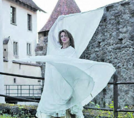 Tänzerisch unterwegs: Nadia Hintermann aus Dürrenäsch setzt ein kreatives Projekt um. (Bild: zVg.)