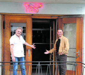 Die beiden Gastgeber Clo Bisaz und Daniel Hölzinger öffnen die Türen zum neuen Saisonstart. (Bilder: zVg.)