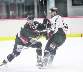 Erzielte 15 Sekunden vor der dritten Sirene in Bellinzona den 3:3-Ausgleich: Marco Vogt (r.) − hier im Spiel gegen die Argovia Stars ist der erfolgreichste Punktesammler bei den Red Lions. (Archivbild: rc.)