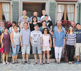 Anlässlich des 30-Jahr-Jubiläums luden Barbara und Walter Kuhn ihre Mitarbeiter auf einen Ausflug ein. (Bild: zVg.)