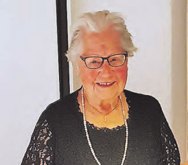 Eine schöne Ehrung: Alina Humbel ist seit 70 Jahren aktiv im Samariterverein Seon dabei. (Bild: zVg.)