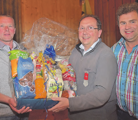 Seenger Trio als Sieger (v.l.): Vizeammann Thomas Lindenmann, Gemeindeammann Jörg Bruder und der Gemeindeangestellte Adrian Müller gewannen den Behördenwettkampf zum Auftakt des Feldschiessens in Dürrenäsch. (Bilder: wr.)