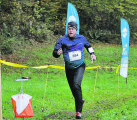 Der langjährige Cheftrainer des Aargauer OL-Nachwuchskaders Beat Müller im Zieleinlauf. (Bilder. zVg.)