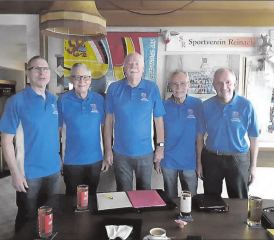 Der Vorstand der Männerriege SVR Reinach (v.l.) Vize-Präsident Felix Huber, Kassier Gottfried Flückiger, Aktuar Peter Marti, Beisitzer Heinz Rupp und der Präsident Kurt Merz. (Bild: zVg.)