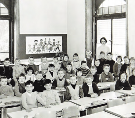 2. Klasse der Primarschule Birrwil im Jahr 1969 mit der Lehrerin Käthi Deppeler, Barbara Buhofer mit Zöpfen in der dritten Reihe. (Bilder: zVg.)