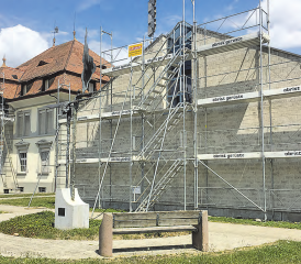 Hallwil: Während die Kinder Ferien machen, arbeiten die Maler am Schulhaus