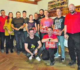 Ein Geschenk als äusseres Zeichen der Anerkennung: Sie alle haben nicht nur im vergangenen Jahr Ausserordentliches geleistet. (Bild: st.)