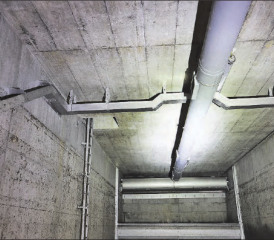 Die Amphibientreppe im Überlaufbecken ermöglicht den Tieren den Wechsel in die Wyna zurück. (Bilder: dr.)