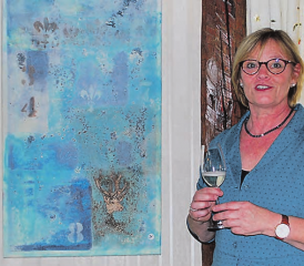 Simone Martin aus Gretzenbach stellt ihre Bilder im Restaurant Niesenberg in Kallern aus. (Bild: hh)