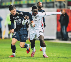 Henry Koide erzielte gegen Etoile Carouge den 2:1-Siegtreffer nach Vorarbeit der eingewechselten Spieler Thomás Chacón und Linus Obexer. (Bild: Sarah Rölli)