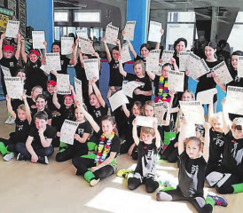 Glückliche TänzerInnen: Im solothurnischen Dulliken haben alle Kinder eine Auszeichnung gewonnen. (Bild: zVg.)