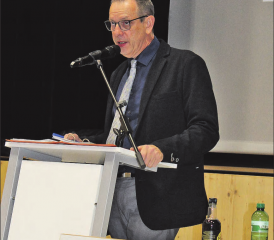 Engagiert: Gemeindeammann Josef Willi bei den Erklärungen des Budgets fürs kommende Jahr. (Bild: grh)