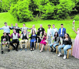 Konfirmation in der Kirche Teufenthal: Vierzehn Konfirmandinnen und Konfirmanden verbrachten einen fröhlichen und gesegneten Gottesdienst. (Bild: zVg.)