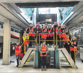 Besuch in der WSB-Werkstatt in Schöftland: Wer weiss – vielleicht auf ein Wiedersehen bei Aargau Verkehr als künftiger Arbeitgeber. (Bild: zVg.)