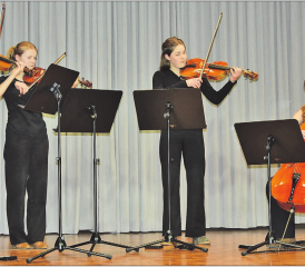 Perfektes Spiel (v.l.): Daria Zinniker, Magalie Kast, Leonie Bättig und Felizia Bättig zeigten gemeinsam ihr musikalisches Können. (Bilder: Frieda Steffen)