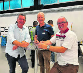 Setzen sich gemeinsam für starke Sportvereine ein: (v.l.) Christian Koch, Leiter Sektion Sport BKS AG, Gianin Müller, Sportkoordinator, Jules Giger, Gemeindeammann. (Bild: zVg.)