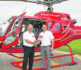 Wechsel an der Spitze der Airport Helicopter AHB AG: Hans Rudolf Müller übergibt sein Lebenwerk dem jungen CEO Dominik Simmen. (Bild: uke.)