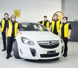 Das Team Garage Graf mit Claudia Müller-Graf (rechts). (Bilder: zVg.)