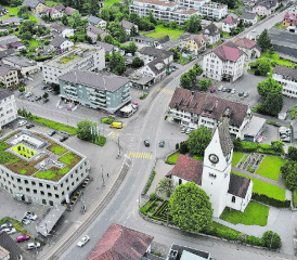 Umstrittenes Nadelöhr: Die Hauptstrasse mit der Abzweigung zum Böhler (links). (Bild: Nick Schaffner)