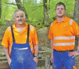 Männer in Orange: (v.li) Der pensionierte Bauamtschef Urs Richner und sein Nachfolger Daniel Ziehli. (Bilder: moha.)