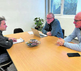 Die Repla wird von der Firma «metron» beratend unterstützt: Oliver Bachmann (links) im Gespräch mit Niklaus Boss (Gemeindeammann Teufenthal) und Emil Huber (Gemeindeammann Unterkulm). (Bilder: zVg.)