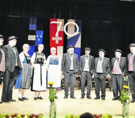 Das Jodlerchörli Beinwil am See lud zum abwechslungsreichen Jubiläums-Konzertabend in den Löwensaal ein. (Bilder: hg.)