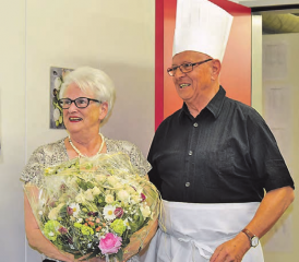 Blumen für «die Mutter der Bubenschar im Dutzend»: Cécile Schor geniesst in diesem Kreis hohe Anerkennung.