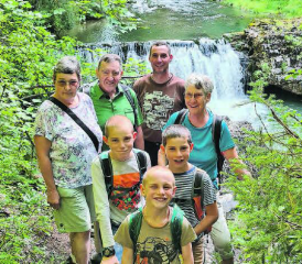 Die Reise führte in die Jaunbachschlucht statt ins Tessin: Die kleine Reisegruppe des Natur- und Vogelschutzvereins Zetzwil. (Bild: zVg.)