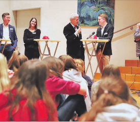 Informativ: Die Berufsleute Jan Buchser, Camille Rufer, Kurt Schmid, Joel Wenger und Serge Faes erläutern, warum sie sich für eine Berufslehre entschieden haben. (Bilder: Remo Conoci)