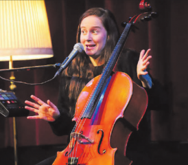 Lieder, die das Leben beschreiben. Fatima Dunn singt über die Liebe und lässt die Gedanken fliegen, wie einen kleinen roten Punkt am Horizont. (Bild: rc.)
