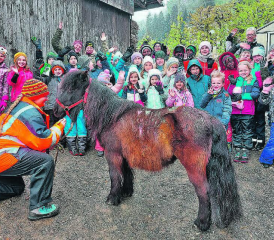 Rund ums Thema «Haut und Haar» erlebten die bei der Ferienplausch-Woche der reformierten Kirche Reinach-Leimbach mitmachenden Kinder abwechslungsreiche Tage. (Bilder: zVg.)