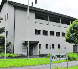 Das Werkhof-Gebäude kann saniert werden: Die Teufenthaler Stimmbürger haben dazu einen Verpflichtungskredit von 789’000 Franken gesprochen. (Bild: hg.)