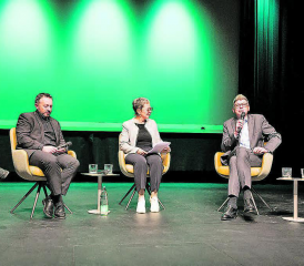Interessante Podiumsveranstaltung im Saalbau Reinach mit Christian Märki (Präsident Bezirksgericht Kulm), Markus Gisin (Abteilungschef Kriminalpolizei Kapo Aargau), Lucia Lanz (Grossratskandidatin), Dieter Egli (Regierungsrat), Frank Urbaniok (Forensischer Psychiater) (v.l.n.r.). (Bild: zVg.)