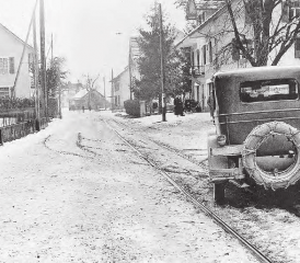 Nicht nur am Böhler, sondern schon auf der Unterkulmer Hauptstrasse war der Winter im Jahr 1931 unfallträchtig. (Bild: zVg.)