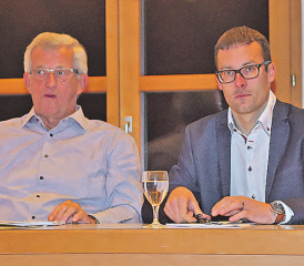 Betretene Miene bei den beiden zurücktretenden Zetzwiler Gemeinderäten Beat Heinzer (links) und Roger Stenz. (Bild: wr)