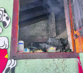 Personen wurden nicht verletzt. Der Brandherd richtete in Hirschthal jedoch Sachschaden in unbekannter Höhe an. (Bild: zVg.)